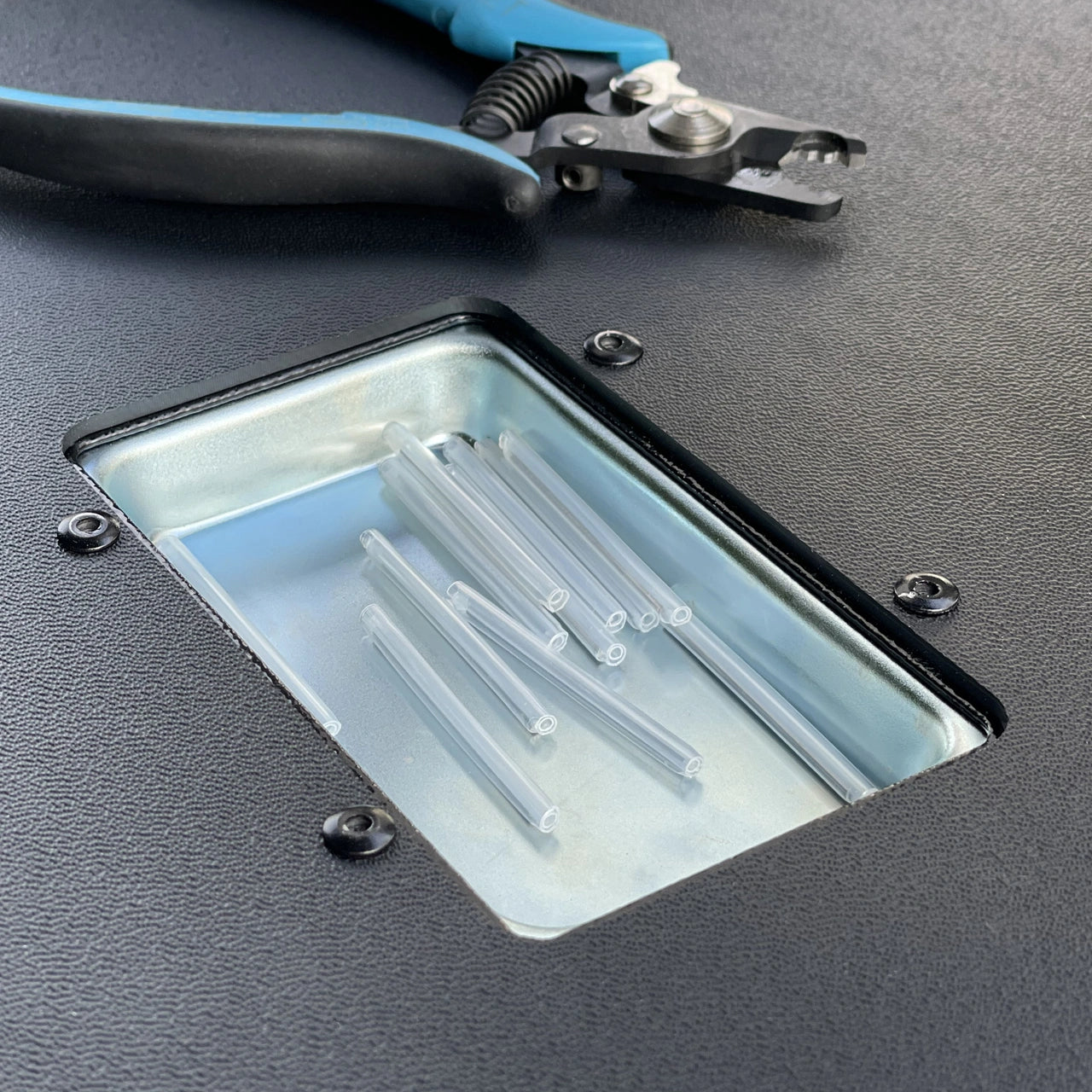 Fibernet Practico Arbeitstisch-Set: Spleissfach im Arbeitstisch