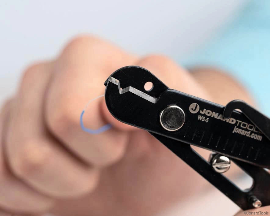 Jonard verstellbare Abisolierzange AWG 10–30 WS-5: Anwendung 02