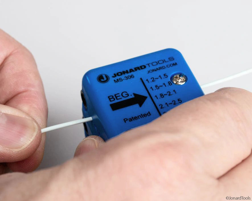 Jonard Anschneide- und Abmantelwerkeug MS-306: Anwendung 06