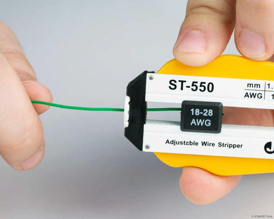 Jonard ST-550 Abisolierwerkzeug 18–28 AWG: Anwendung 02