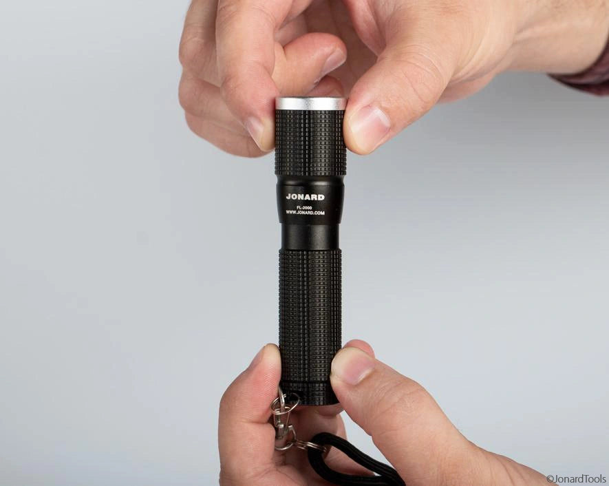Jonard Taschenlampe FL-2000: Ändern des Lichtkegels 01