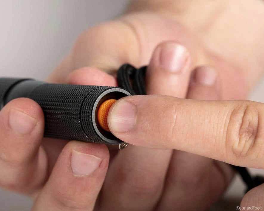 Jonard Taschenlampe FL-2000: Einfaches Einschalten