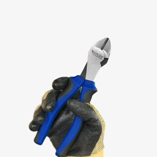 Miller 7 Zoll Seitenschneider in der Hand